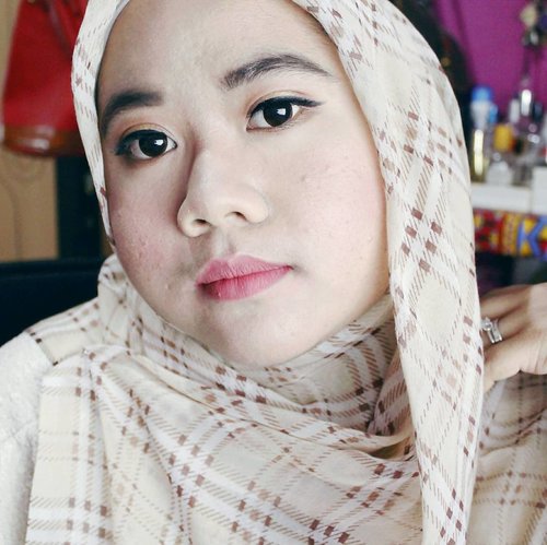 Mowning 🙋🙋 belakangan ini kulit muka dan kulit badan lagi kering kerontang, sedih rasanya.. mungkin sedang beradaptasi sama udara di surabaya.. karena udah gak tahan akhirnya pulang dulu deh ke jakarta.. 😂😂 tapi sekarang udah jauh lebih baik lagi... jadinya maen-maen sama makeup deh
.
.
.
#defkapes #defkapesmakeup #indonesianbeautyblogger #hijabbloggerindonesia #clozetteid