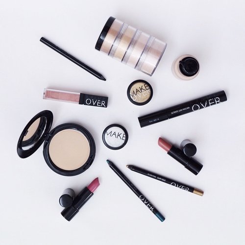 make•o•ver (/ˈmākˌōvər/) - a complete transformation or remodeling of something, especially a person's hairstyle, makeup, or clothes.
―
#pamperland #beauty #makeup #clozette #clozetteid #fasyen #femaledaily #makeoverid #flatlays
