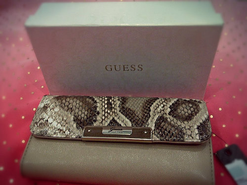 Guess Wallet, score it on sale @ Grand Indonesia