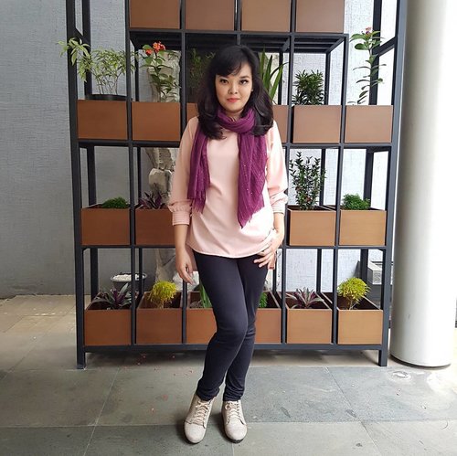 This is how I look with @arcadiatreasure. 
You can read my testimony and review here :

bit.ly/BeFashionable .
.
#SepatuBatik #handmade #Traditional #Tenun #TenunIndonesia #OOTD #ClozetteID #Casual #SundayEvening #fashion #Shoes
