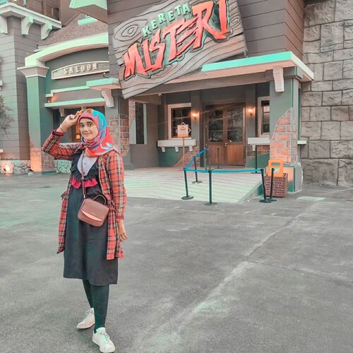 Happy Thursday Besok udah Jumat lagi, alhamdulillah ga terasa mau weekend. Kalo weekend belum berencana kemana-mana bisa ke Dufan terus main deh wahana baru ini Kereta Misteri walaupun Aku belum pernah main hahaha. Ngebayangin wahananya seperti The Mummy Universal Studio Singapore, aq pernah main di USS terus pas keluar nangis karena shock naik jetscoster dalam keadaan ruangan gelap. Tapi penasaran pengen merasakan sensasi delight dari Kereta Misteri Dufan ini @infodufan •••#2020 #adobelightroom #tonekillers #preset #igotd #FullSpeedFlagship #DareToLeap #clozetteid