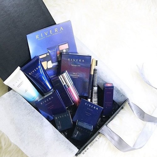 Love package from @riveracosmetics yaayyyy,  can't wait for the weekend! Been so in love with the moisture glow lip gloss. .
.
#clozette #clozetteid #starclozetter #beauty #makeup #beautyblogger #beautybox