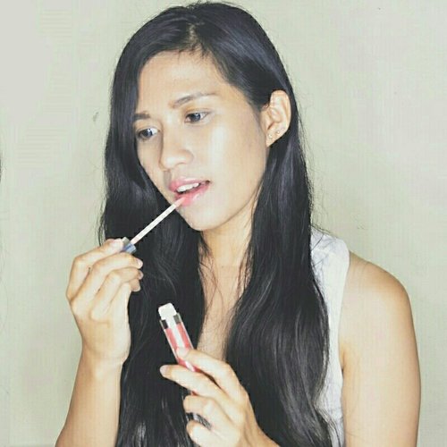 Preparing lipcream for the weekend.
.
.
#clozetteid #starclozetter #clozette #beautyblogger #lipstick #fotd #bandungbeautyblogger #indonesianbeautyblogger
