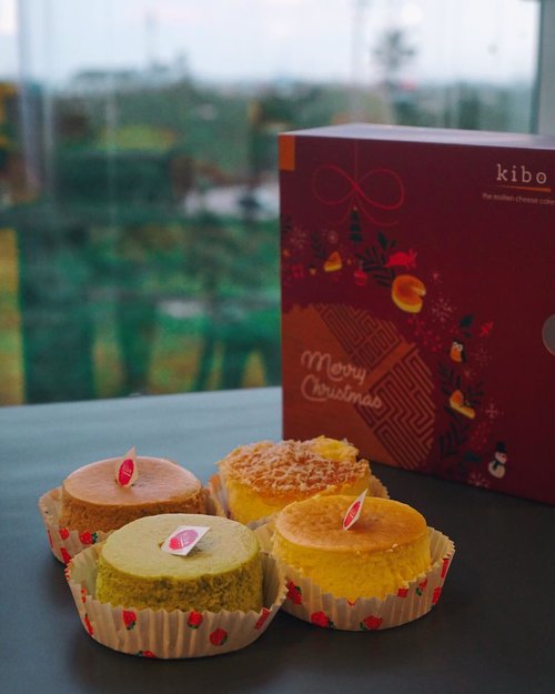 Looking for savory treats for Christmas? Why not try @kibocheese ? These #moltencheesecake is also available on GoFood 😋—#Kibocheese #Kibomoltencheesecake #Clozetteid #ClozetteidReview