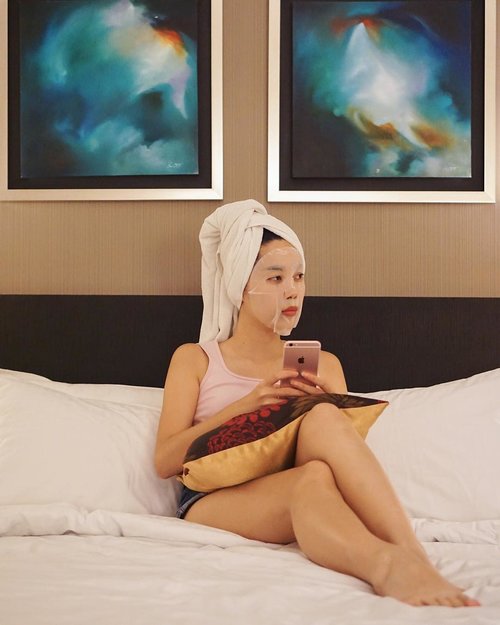 Face mask is one way to de-stress after a long day.Enjoying some quality me time at @tlhpenangmalaysia ___#beautyappetitetravels #thelighthotelpenang #clozetteid