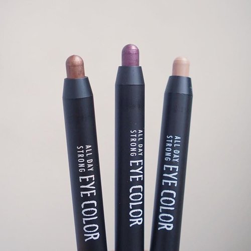 Korean brand, @vovmakeupid just recently launched:👀 All Day Strong Eye Color👄 All Day Strong Lip Color-They're so multifunction, the lip color can be used for lips & cheeks, and the eye color can be used as contour & highlight.Check out the full review on bit.ly/alldaystrong 💕....#clozetteid #clozetteidreview #vovxclozetteidreview #beautyappetitereviews