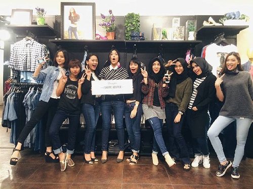 With these fab ladies at @wranglerjeansid @kotakasablanka. And we're wearing #wrangler shape keeper jeans.

#ShapeKeeper #WranglerJeansID #fashionblogger #clozette #clozetteid #jeans #denim