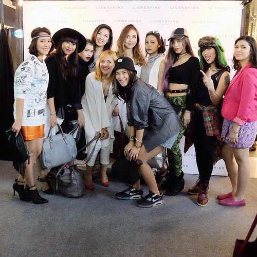Jakarta fashion bloggers and Indonesian singer @lalakarmela at @liebeskind_berlin flagship store located in PVJ Mall, Bandung.

Had too much fun. I lost my voice. Haha. Super thanks to @urbaniconstore for providing a day full of happiness. Amazing trip. Thankssssss :) #LiebeskindBDG #BerlinLovesBandung #LiebeskindBerlin #FashionBlogger #clozetteid