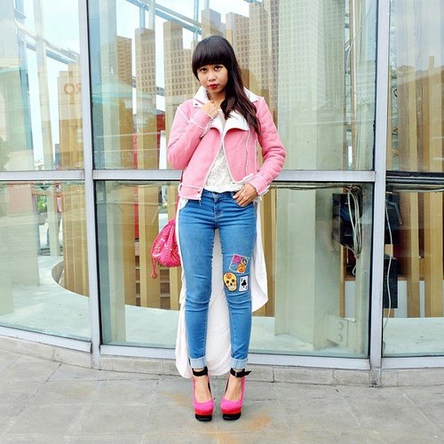 #ootd @julyanddecember jacket | @loonystore bag | @newlookind jeans | @lookimnotafluke patches | @nastygal heels#StreetStyle #FashionBlogger #clozetteid