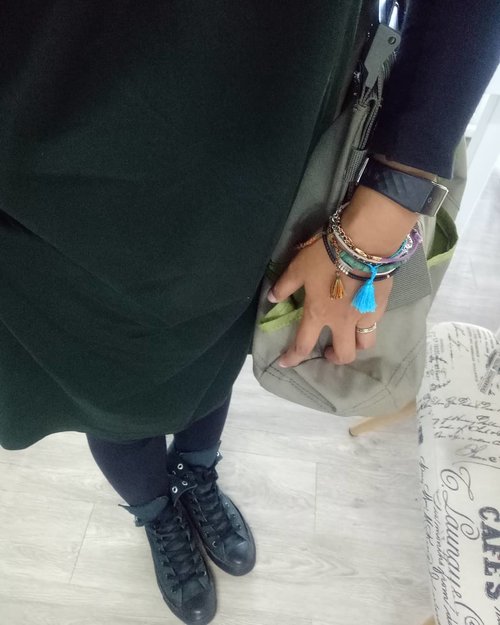 This boots are made for walking... #ootd #boot #boots #currentmood #currentlywearing #fashion #hijaber #hijabfashion #hijabi #blogger #bloggerlife #bloggerdaily #bloggerloop #me #green #hijab #hijabstyle #black #converse #uniqlo #clozetteid