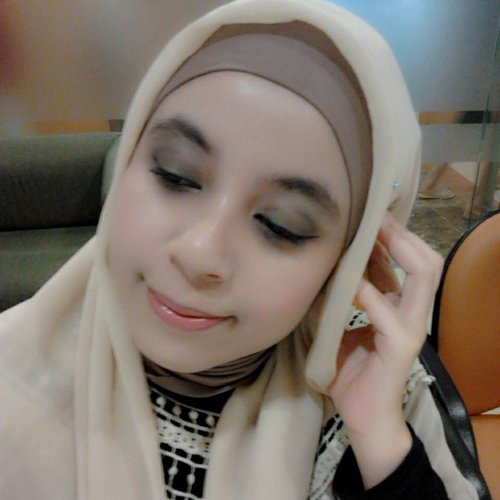 another me in dewy with Etude baby choux base + Etude Cotton fit BB Cream. Eyes look with Wet n Wild Cool as a Cucumber