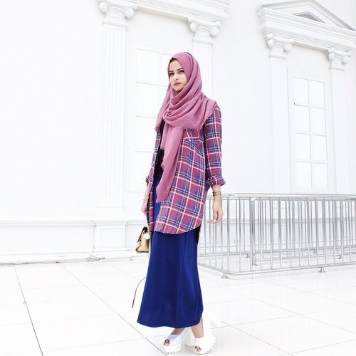 Choose an outfit that make you happy. | Skirt from @elshophijab | #ClozetteID