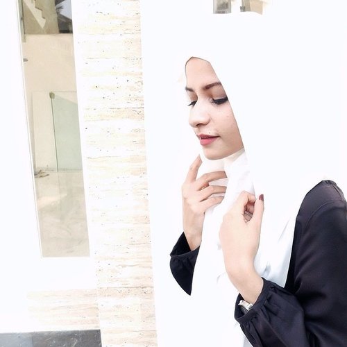White mood. Hijab from @herroom.id #HOTD #ClozetteID