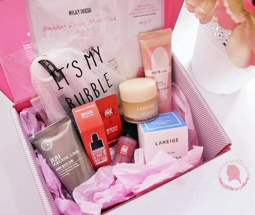 Gak kerasa sudah 2 tahun sejak pertama kali belanja di @altheakorea. Mulai dari happy banget pas awal pertama kali nerima pink box sampai ada masanya deg-degan takut ketahan di bea cukai. Untunglah sekarang gak perlu takut lagi karena regulasinya lebih mudah dan aman. Untuk kalian yang pengen tau gimana cara berbelanja aman & nyaman di Althea, yuk langsung aja baca di blogku : http://gg.gg/ccc3c....#althea #altheaindonesia #AltheaAngel #clozetteid