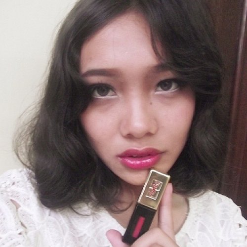 I'm wearing @yslbeauteid Rouge Pur Couture Vernis Glossy Stain in 13 Rose Tempura, full review in my blog www.conietta.blogspot.com #yvessaintlaurent #ConiettaCimund #makeup #beautybloggerid #beauteusid #clozetteid #makeup #RoungePurYSL #YSLGlossyStain
