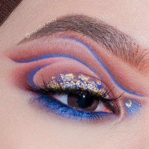 Can't wait till tomorrow 😂😂😂 It's almost 3 am here but this look got me excited, i love it i guess 😆😆💕 using @anastasiabeverlyhills shadow couture Morocco, Fudge, Soft Peach & Azzure. @urbandecaycosmetics glide on eye pencil in Perversion & Ultraviolet. @madame_lashes Elise 7154. Brow is by @makeupforeverofficial @makeupforeverid Aqua Brow #25 and also some gold flakes 💖

#eotd #merilla_may #clozetteid #anastasiabeverlyhills #norvina #urbandecay #urbandecaycosmetics #makeupforever #makeupforeverofficial #makeupforeverID #lucinda212 #makeupmouse #permiasorella #sebastienmua #makeupfanatic1 #wakeupandmakeup #brian_champagne #fiercesociety #undiscovered_muas #eyeart #makeup