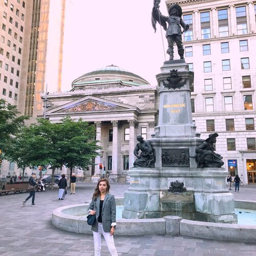 Exactly last year 🇨🇦 #june22 #WhenInCanada #summerholiday.....#igtravel #igphoto #iamtb #traveladdict #travelinglady #globetrotter #travelpict #traveloutfit #ootd #lookbook #ClozetteID #oldtown #montreal #canada #visitmontreal #likes #follow #blogger #travelblogger #travelblog #wanderlust #StellangelitaInCanada