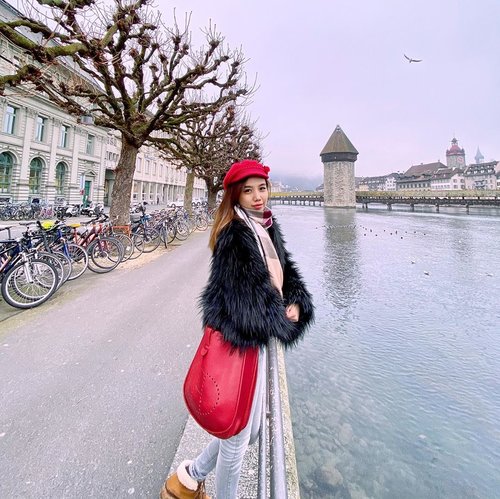 Don’t judge my choices without understanding my reasons 🙅🏻‍♀️ I know the consequences and I know how to handle it. Just mind your business and take care of your own life 👌 #staypositive #keepsafe •
•
•
•
#travelphoto #travelpic #travelgram #igtravel #wintertrip #winteroutfit #hmoschino #traveloutfit #ootd #lakelucerne #luzern #visitswitzerland #chapelbridge #likes #follow #blogger #travelblogger #wanderlust #girlpowertravel #fashionblog #StellangelitaInEurope #StellangelitaInSwitzerland #ClozetteID