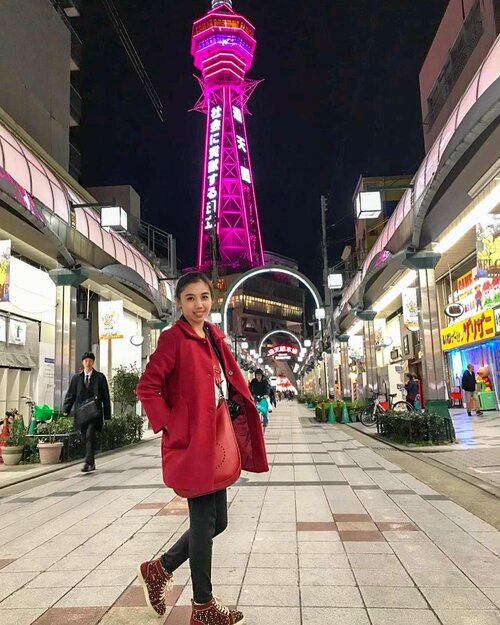 Night stroll >>> exploring another part of Osaka : Osaka Shinsekai - Tsutenkaku .
.
This area located around 1 stop by train (look for Ebisucho station) from the famous Namba area. I felt curious about this area, which known as a good place to eat kushikatsu 🍢 Well, there’s no regret for me to visiting this area at the chilly night because I could find a lot of tasty food. #wheninjapan
.
.
.
.
.
#instaphoto #instatravel #igtravel #travelgram #traveladdict #travelinglady #iamtb #japantrip #visitjapan #japantravel #jntoid #exploreosaka #osakashinsekai #tsutenkaku #osakaatnight #likes #follow #blogger #travelblogger #fashionblog #traveloutfit #lookbook #redcoat #louboutinsneakers #ClozetteID #StellangelitaInJapan