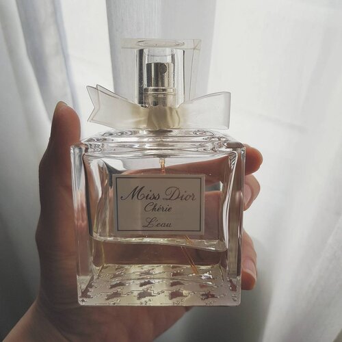 I'm Too Sad to Tell You.
#mood #dior #diormakeup #diorbeauty #eaudeparfum #fragrance #scent #smellingood #perfume #perfumes #perfumery #beautyaddict #beautyjunkie #beauty #instabeauty #beautyhaul #parfum #vscobeauty #beautyshareit #fdbeauty #clozetteid #clozette #clozetteco #beautyblogger #beautyeverywhere