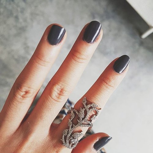 Perfect storm! @lagirlindonesia 's Color Pop in Storm!
#emo #gloomy #nails #nailsoftheday #nailsonfleek #nailsofinstagram #lagirl #lagirlindonesia #nailpolish #nailporn #nailpolishaddict #clozette #clozetteid #clozetteco #grey #gray #beauty #beautyaddict #beautyjunkie #pretty #prettynails #ring #accessoryoftheday #accessoryaddict
