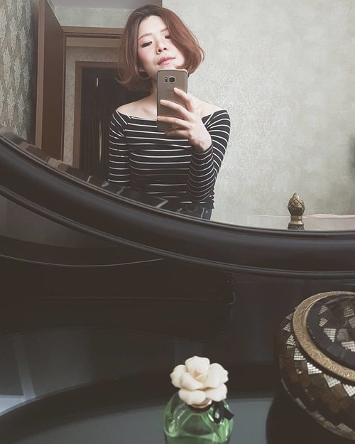 Mixed feelings about this version of bob 😔🤔 anyway, a belated hello from my Singapore stop before Seoul!
#mirrorselfie #bobhaircut #offshoulder #croptop #boho #bohochic #stripes #ootd #lotd #outfit #outfitoftheday #look #lookoftheday #instastyle #style #styleoftheday #sotd #igbeauty #fdbeauty #clozetteid #clozettedaily #clozette #instabeauty #instalook #lookbook #vscofashion #instafashion #lookbookindonesia #ootdindo #makeupoftheday