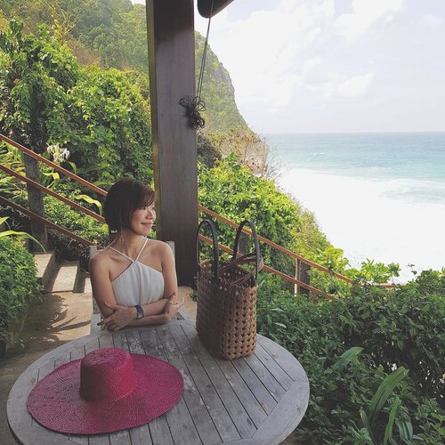 Staring at the scorching sun and the waves. SPF 75 and hat ready! 🏖
#wheninbali #lovebonito #lovebonitoid #sayaLB #jumpsuit #dress #ootd #lotd #outfit #outfitoftheday #look #lookoftheday #instastyle #style #styleoftheday #sotd #igbeauty #fdbeauty #self #girl #clozetteid #clozettedaily #clozette #instabeauty #instalook #lookbook #vscofashion #instafashion #lookbookindonesia #ootdindo