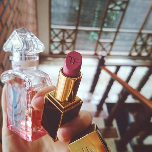 Daily essentials. Distinct ladylike perfume and my-lips-but-better lipstick!
@adanink here's Tom Ford's Pussycat 😄
#makeupaddict #beautyaddict #makeup #beauty #lipstick #perfume #makeupjunkie #lipstickaddict #beautyjunkie #fdbeauty #femaledailynetwork #femaledaily #clozetteid #clozette #clozetteco #vscobeauty #vscolove #vsco #vscocam #vscogood #instagood #instadaily #tomford #tomfordbeauty #Guerlain #guerlainbeauty #mua #igbeauty #beautyshareit #instabeauty