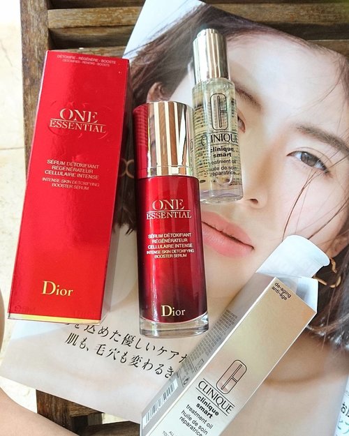 Star players in my skincare arsenal. Booster serum with light consistency + Face treatment oil. Yay to smoothness!
#dior #clinique #faceserum #detox #detoxify #faceoil #glow #glowingskin #skincareroutine #skin #face #skincare #skincarejunkie #skincareaddict #skincareregime #beauty #beautytips #beautygram #beautyreview #instabeauty #beautyaddict #beautyjunkie #fdbeauty #clozette #clozetteid #clozettedaily