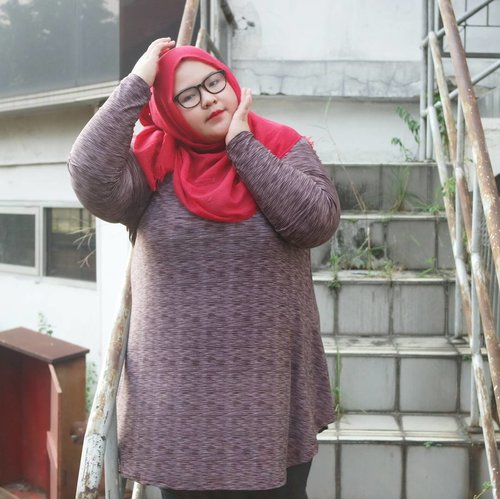 I am physically and mentally soooo exhausted this week and didn't realized I would break off my neck in this photo 😂😂😂😂. Welcome weekend!! Please don't go away too fast.Oh yea, I am wearing @thebigone.id tunic. Perfect for cloudy weather by the way.And perfectly captured by @alissasafiera Assistant @hernisuMaacih yaaa kakak2 hits nan kece😘😘••••#ootd #outfitoftheday #wiw #whatiwear #hijabootd #bigandproud #clozetteid #plussizeindonesia #plussize #plussizefashion #curvyasian #celebratemysize #bigandbeautiful #bigsizeootd #effyourbodystandards #bigandblunt #plusmodelmagz #weekend #friday #skorch #nobodyshamming #iamnoangel #오늘의의상 #주말 #금요일 #플러스사이즈 #비오는날 #피곤하다 #멘붕