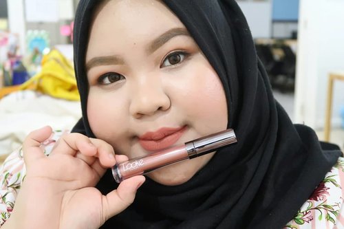 Have you ready my latest post on my blog?Gue baru aja ngereview lipstik matte dan lipgloss nya @lookecosmetics. Warna-warnanya cakep bangeettt😍😍😍. Yang penasaran gimana reviewnya, langsung baca di blog ya! Klik di sini: https://wp.me/p9Opdt-24#Clozetteid #makeup #HolyLipSeries #CelebratingTheNewYou #LookeWetMakeupLook #CLozetteIDXLooke #CLozetteIDReview #Instamakeup #Instadaily #lipswatches #localbrand