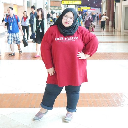 My comfortable outfit today (shirt and pants) is sponsored by @plussize_misclaire. Seriously very comfy so that I have no problem during my flight. Thank you so muchhh @plussize_misclaire. For my Malaysian followers you can buy this outfit right away go go go!😘😊
•
•
•
•
•

#effyourbodystandards #casual #ootd #bigandblunt #bigsizeootd #celebratemysize #curvyasian #plussizeasian #curves #whatiwear #wiw #clozetteid #인스타패션#인스타뷰티 #플러스사이즈 #오늘의의상  #womancrush #bigsizedress #bodypositive #stopbodyshaming #confident #beautyhasnosize #instadaily #hijabootd #kemalasariendorsement