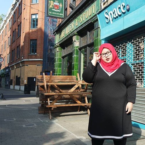 Hello London!Manami Dress by @ellaes_bonita#london #intangoestolondon #ootd #ootdbigsizeindo #clozetteid #plussizeindonesia #travelling #여행스타그램 #여행중