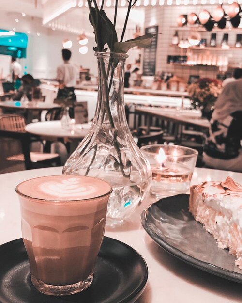 Two days to go to weekend. 🤟🏻.....#coffee #morning #wednesday #midweek #latte #latteart #coffeeshop #lightroompresets #shotoniphone #instadaily #instagood #instamood #instamoment #clozetteid