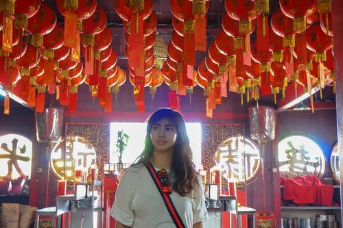 May this holiday be the start of your path towards success. Happy Chinese New Year for you who celebrate it. Gong Xi Fa Cai......#chinesenewyear #gongxifacai #pigyear #chinese #girl #red #lantern #remind #gold #prosperity #ootd #sonyalpha #vsco #travel #travelgram #instatravel #jakarta #clozetteid