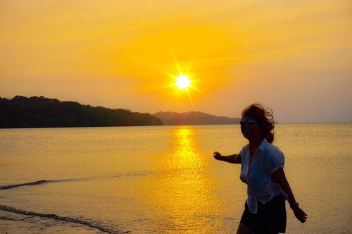 I'm dancing through the sunset. 💃🏻🎶🎶
.
.
.
.
.
#sunset #beach #sunsetporn #sky #scenery #dancing #happy #ujungkulon #cidaon #travel #travelgram #instatravel #blogger #travelblogger #sonyalpha #instadaily #instagood #instamood #clozetteid #like4like