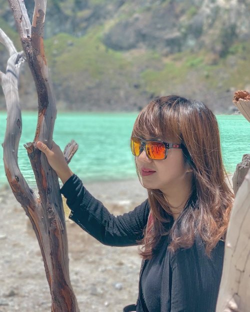 .
Between the lines thoughts were felt.
In a way words could never read.
.
.
.
.
.
# between #hauntingly #beautiful #lines #thoughts #felt #resisting #sorrow #subliminal #words #travel #travelgram #instatravel #instawords #nature #craterlake #kawahputih #ciwidey #bandung #whitecrater #blogger #travelblogger #shotoniphone #vsco #ootd #clozetteid