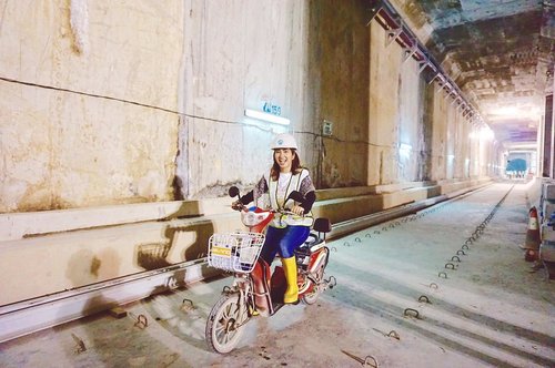 Having fun at some feet under the ground on @mrtjkt construction project. This motorcycle is too unique to be missed! 😆
.
Kalo MRT-nya udah jadi, udah ga bisa lagi main kayak gini. 😂 Masih lama sih, MRT Jakarta bakal beroperasi Maret 2019. 😁
.
.
.
.
.
#mrt #mrtjakarta #mrtjakartaproject #transport #transportation #masstransportation #moderncity #Jakarta #travel #travelgram #instatravel #blogger #travelblogger #sonyalpha #vsco #instadaily #instagood #instamood #clozetteid #like4like
