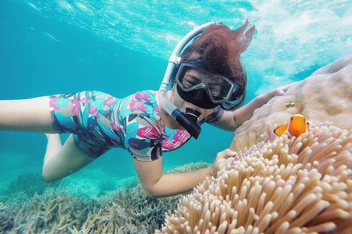 This was the best part of snorkeling in Ujung Kulon. A pose with Nemo .. eh clown fish! 😅😅
.
For you who's curious for the trip to Ujung Kulon, I was went with @ideatripindonesia. The trip was so smooth with lot of activities. Go check their page for what their offering! Oh not to forget @bantenvacation as well. Thank you for the documentation. 😊
.
.
.
.
.
#ujungkulon #ujungkulonnationalpark #cidaon #snorkeling #swimming #beach #sea #underthesea #clownfish #nemo #travel #travelgram #instatravel #blogger #travelblogger #gopro #vsco #instadaily #instagood #instamood #clozetteid #like4like