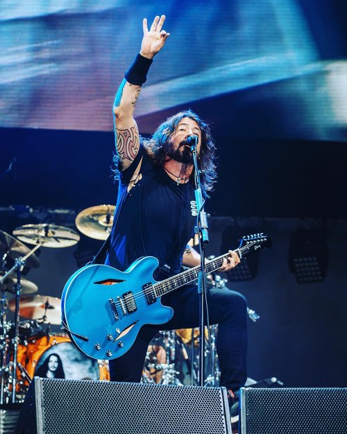 I just can't get enough of Dave Grohl. 😂😂😂 Bisa di-copy paste aja ngga nih orang. Buat gue satu. ☺️
.
Blog update on #FooFightersSG concert. Link in my bio.
.
Credit photo of UnUsUal Entertainment Singapore who's sent me to the concert. Big thanks! ❤️
.
.
.
.
.
#foofighters #davegrohl #rockband #concert #tour #singapore #travel #travelgram #instatravel #blogger #travelblogger #instadaily #instagood #instamood #instamoment #clozetteid #like4like