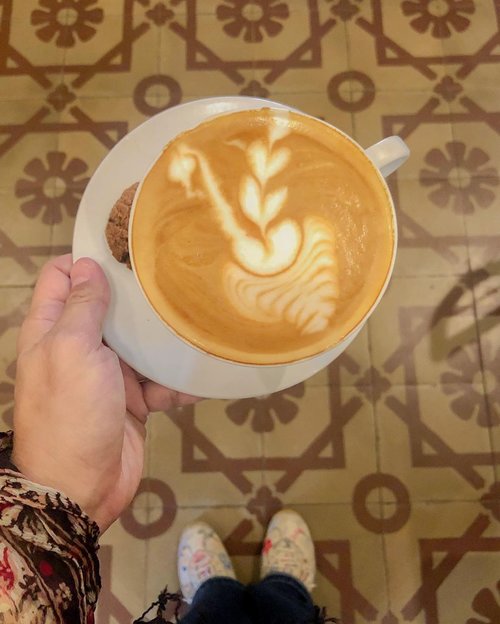Another (business) day in Jogjakarta. ❤️
.
.
.
.
.
#coffee #morning #latte #latteart #coffeeshop #jogjakarta #travel #travelgram #instatravel #lightroompresets #shotoniphone #instadaily #instagood #instamood #instamoment #clozetteid
