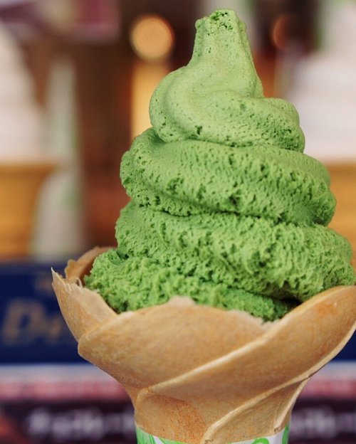 When it come to ice cream, my favorite is matcha ice cream. 🍦What is yours? 😁
.
.
.
.
.
#icecream #matcha #greentea #matchaicecream #Japan #food #foodporn #instafood #vsco #sonyalpha #travel #travelgram #instatravel #blogger #travelblogger #instagood #instadaily #instamood #clozetteid #like4like