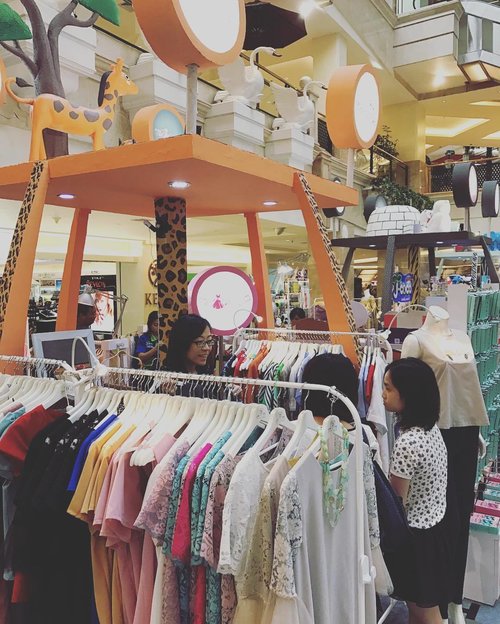 our @divineduchess bazaar today.. Come and visit us in puri mall because today is the last day :) #clozetteid #fashionstyle #fashion #ootdindo #ootdindo #lookbook #lookbookindonesia #fashionbazaar #clozetteid