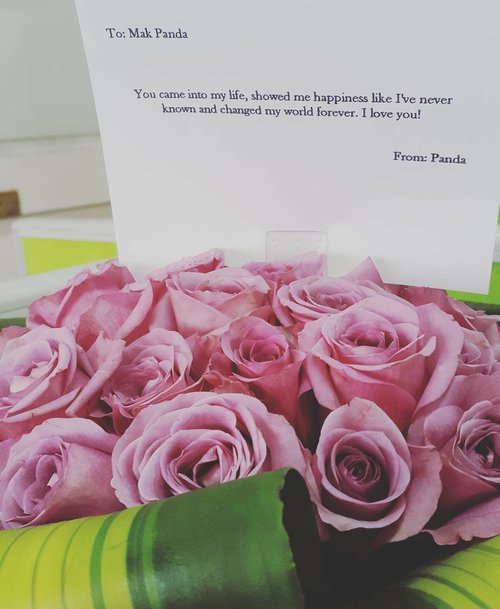 My 36 lavender roses bouquet (for my 1st anniversarry)from my man @marselinus 🐼🐼 #rose #roses #bouquet #rosebouquet #happyanniversary #anniversarrybouquet #love #tessaerick #ericktessa #clozetteid
