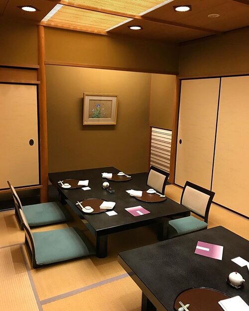 Tatami Sushi Restaurant ❤️ i forget the name, but i extremely love the food.. Sashimi, and sushi ❤️❤️ #cullinary #kyubey #japan #tokyo #japanesefood #sushi #sashimi #tatami #clozetter #clozetteid