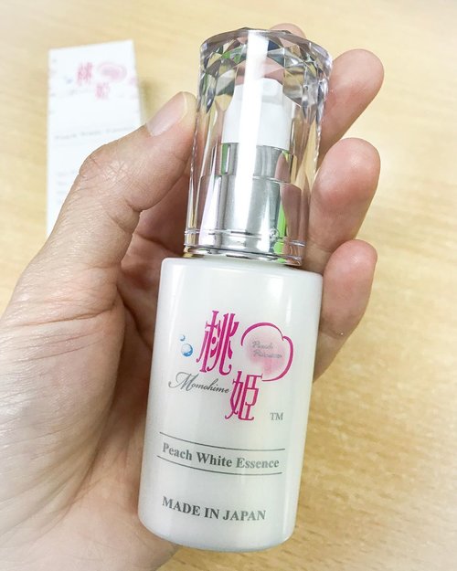 New Review UP on my blog.. it’s about @momohime_indonesia_official peach white essence that has 7 main ingredients to moisturized,brigtened, and sweep away our skin problem.. plus, for my moslem friends, it has Halal Certification.. so you dont have to be worry about the ingredients ❤️🙏🏻 wanna know more? Please check the link on my bio #clozetteid #clozette #clozetteambassador #skincare #skincareaddict #japanskincare #skincarejapan #halalskincare #peachskincare #Clozetteid #Clozetteidreview #MomohimeXClozetteIDReview #momohime #halalskincare #japanskincare
