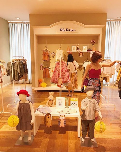 beautiful @bebebonbon.id counter in Galleries Lafayette PP... love the simple stylish outfit they have... only, i have no kid at the moment 🤣 come and shop ! #bebebonbon #kidsclothing #kiddies #shop #clozetteid