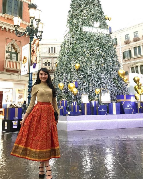 when im on vacation to another country, i always wear something that screams INDONESIA.. and this time, im proudly wearing my songket skirt to Macao.. there's a lot of beautiful tradition fabrics in Indonesia with different patterns and color.. thats one of the best thing from Indonesia.. Im proud to be Indonesian #ootd #outfit #outfitoftheday #guangzhou #ootdchina #winter #clozetteid #clozetteambassador #look #lookbook #lookbookindonesia #lookbookasean #fashion #fashionista #fashionable #fashionstyle #fashionblogger #ootdindo #instagram #instagood #instastyle #instagram #instafashion #instatravel #travel #travellingwootd #outfit #outfitoftheday #guangzhou #ootdchina #winter #clozetteid #clozetteambassador #look #lookbook #lookbookindonesia #lookbookasean #fashion #fashionista #fashionable #fashionstyle #fashionblogger #ootdindo #instagram #instagood #instastyle #instagram #instafashion #instatravel #travel #travelling #macao