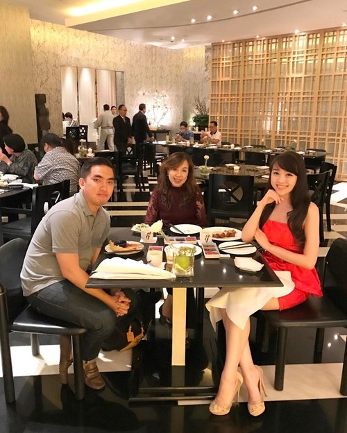 family dinner ❤❤❤#chinesenewyear #cny #chinesenewyear2017 #clozetteid #clozetteambassador #roasteryear