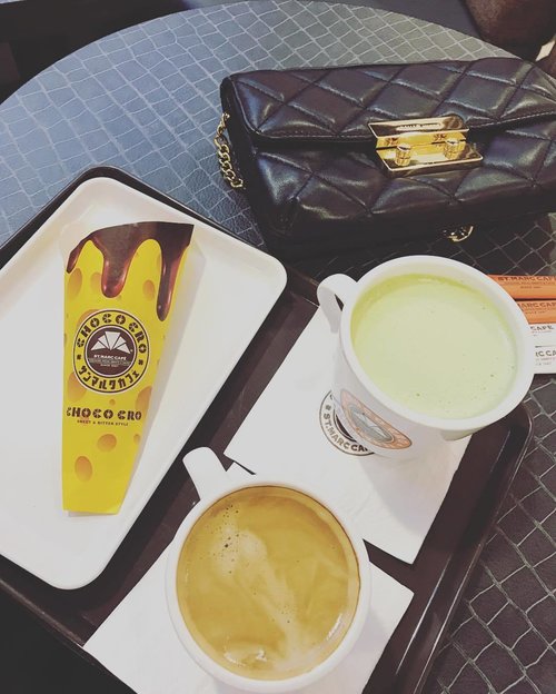 my drink and my lunch bag #instagood #instadaily #instagram #beverage #matchalatte #clozetteid #clozetteambassador